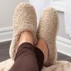 Fruit of the Loom Women’s Berber Slippers – Fuzzy Memory Foam, Lightweight Clog, Indoor/Outdoor, Zapatillas de Mujer(Tan)